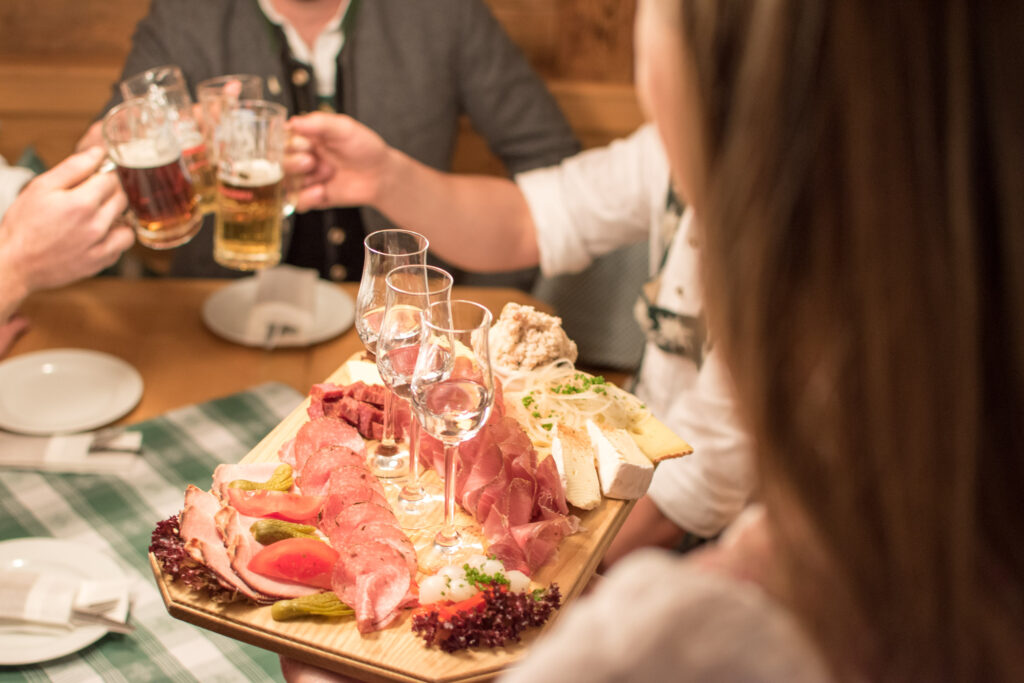 Hausgemachte Brotzeiten im Restaurant Zur Höll